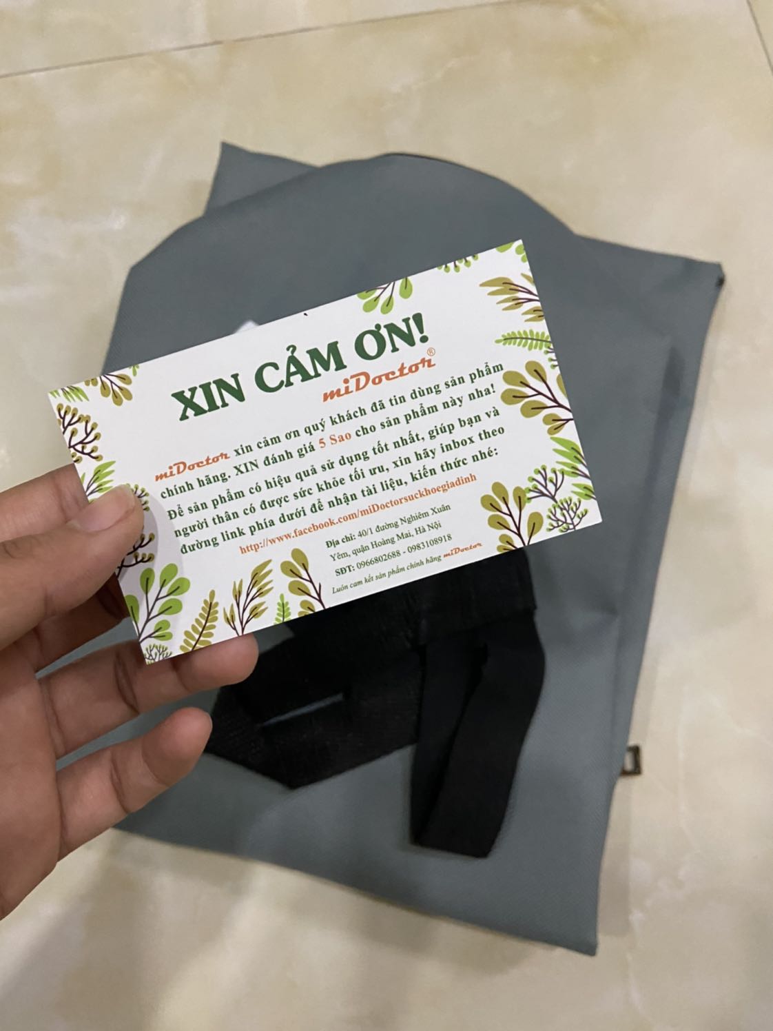 Túi đựng thảm dày dặn, đóng gói cẩn thận. Mở ra còn có 2 phiếu cảm ơn của shop nữa. Mình rất ưng ý