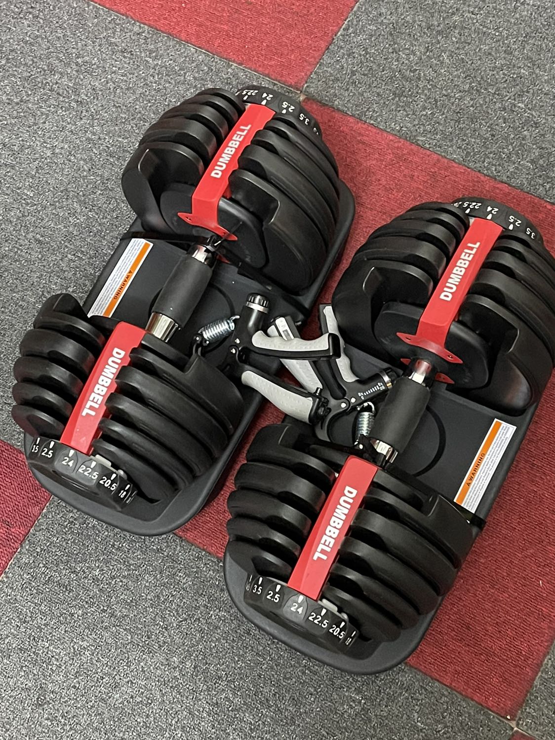 Tạ cầm chắc chắn & dễ chỉnh mức tạ. Còn được tặng kèm 2 dụng cụ tập cơ tay nữa Tạ cầm chắc chắn & dễ chỉnh mức tạ. Còn được tặng kèm 2 dụng cụ tập cơ tay nữa