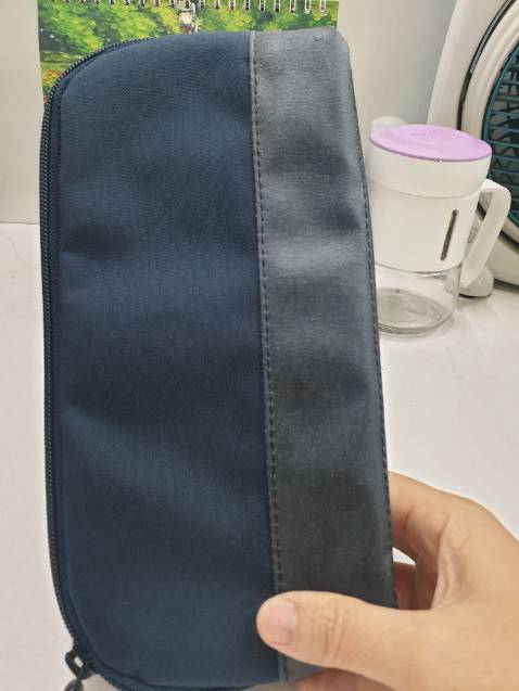 Túi nhỏ nhưng  đựng được rây nhiều bút cho học sinh hay vài thứ linh tinh cho chị em.
Rất gọn và tiện,sẽ tiếp tục ủng hộ shop.