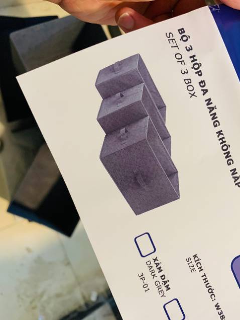 Hàng chắc chắn, chưa sử dụng lần nào nhưng Ngân nghĩ nó bền, Ng cugx ko biết vải oxford là gì nhưng nay mới đc nhìn đó ạ, hang khá tốt với mức giá này. Mua 3 chiếc rẻ hơn đc nhiều phết, trước mua ở Amazon shop 1 hộp túi có nắp mắc hơn xíu, mà nắp ko dung tới chi hết. Nay mình mua combo 3 không nắp rẻ hơn Ngân ưng quá trời. đẹp, nhỏ gọn, tiện lợi,
Bộ 3 hộp thì nặng khoảng 3kg thì đó, cầm chắc tay, nên nghĩ hang ổn, ko lởm khởm èo èo như trước mua ở sàn khác. Thương hiệu này Ng cũng từng mua thảm rồi á. Cho amazon shop 5 sao, tiếp tục sp như thế này nữa nhé, mình thấy màu trơn trông sang hơn hẳn. Để được cả gần chục bộ thẻ bài học sinh cho bé nhà mihf