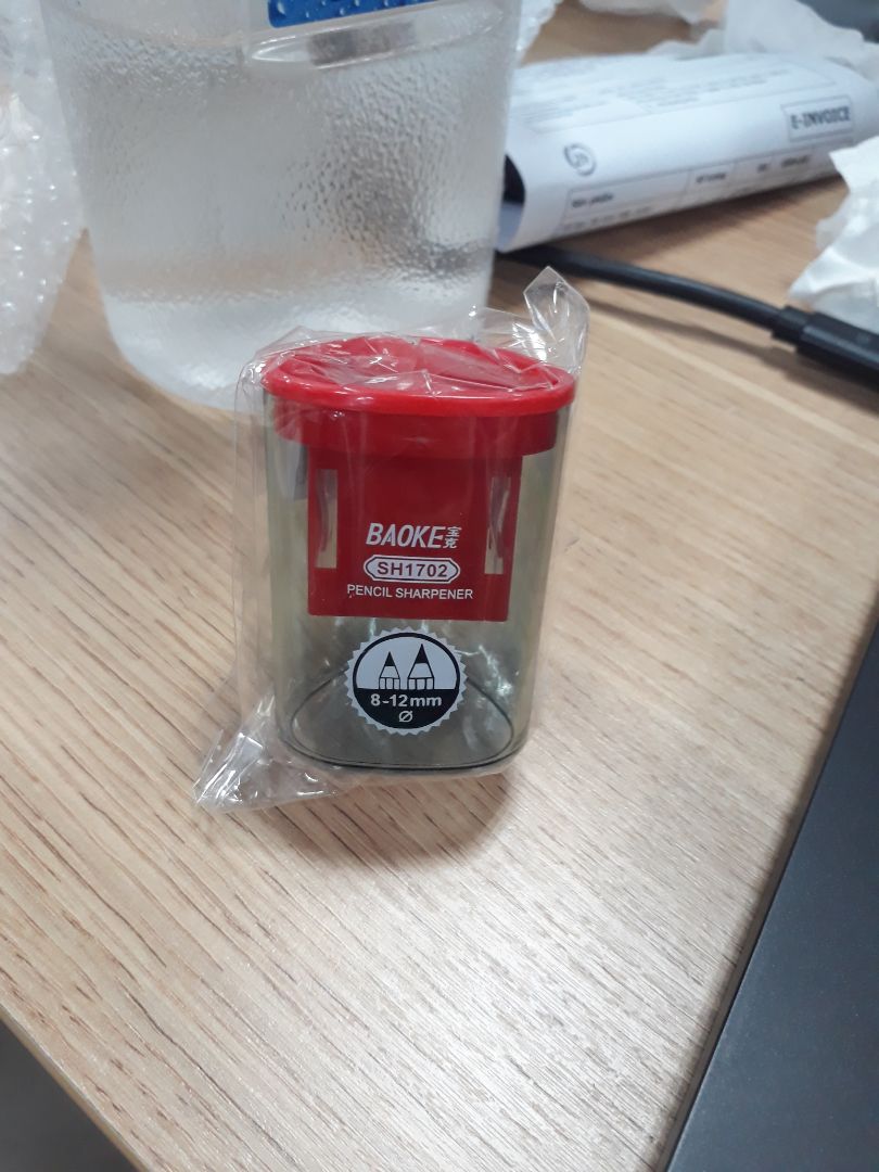 Description ghi màu đen nhưng hàng thực tế thì màu đỏ. Tiki Trading bất cẩn khi đăng sản phẩm và cả giao hàng. Mình vừa trả 2 đơn hàng khác của tiki sai đến từng món trong đơn hàng nên mình ko trả hàng lần này nữa vì mệt mỏi khi đợi chờ trả hàng hoàn tiền. Quá chán.