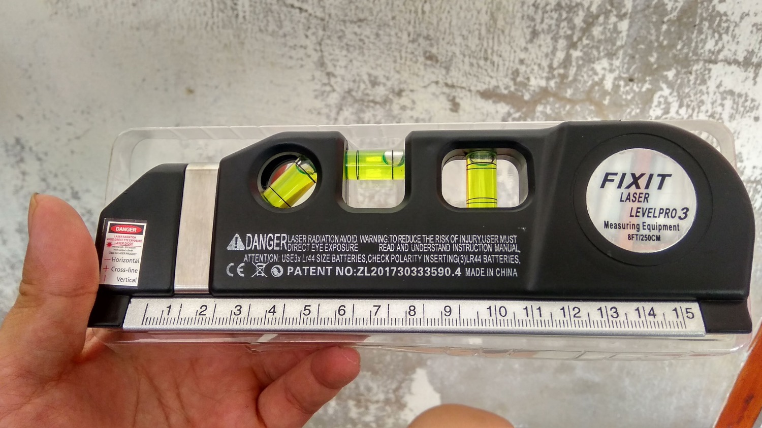 Sản phẩm đúng quảng cáo, đóng gói cẩn thận, tia lazer ngang đậm hơn tia dọc nhưng vẫn xài được.