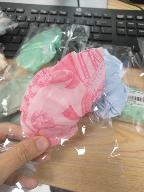 Màu hoa đỏ này màu tươi, siêu dễ thương nhé, mua cả chục cái là hiểu rồi, lần sau ủng hộ shop tiếp nè