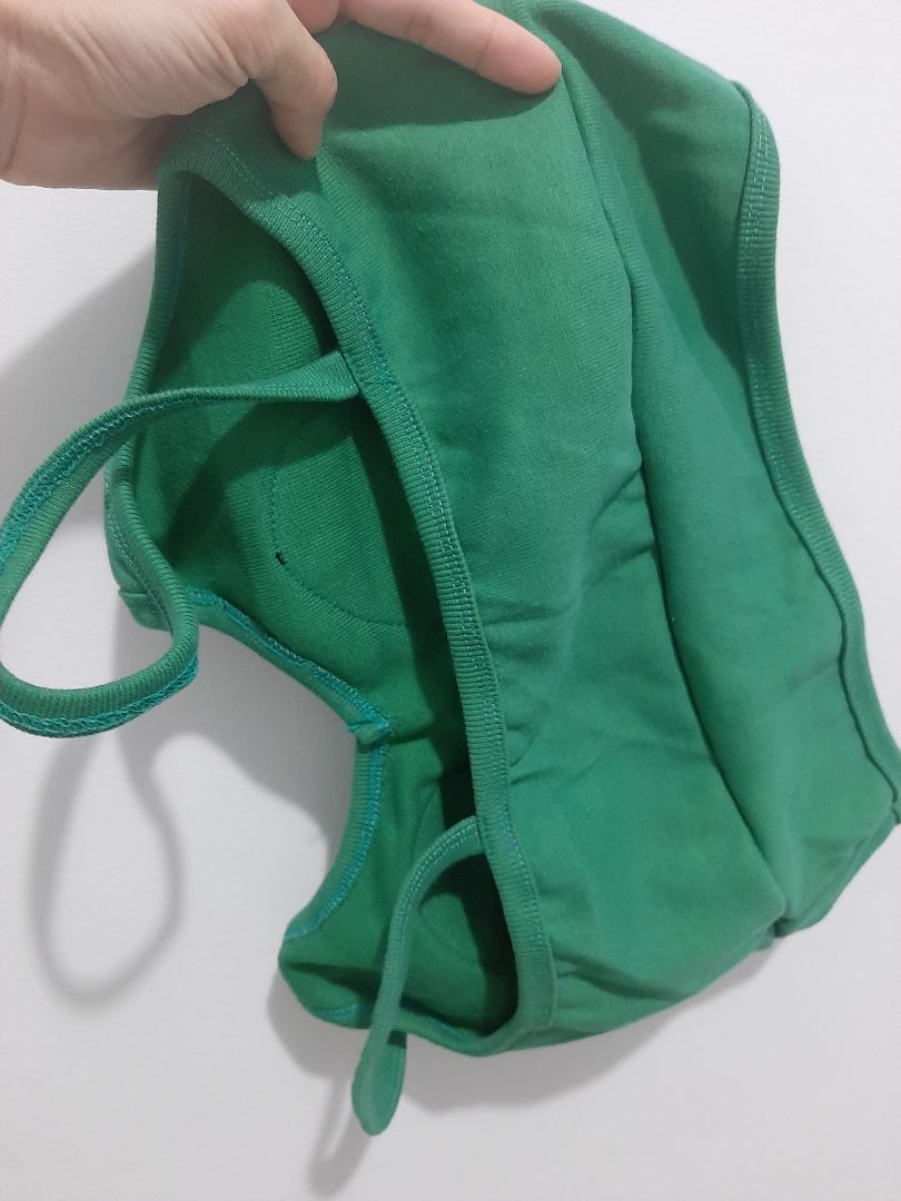 Đầu tiên mình có đặt một cái màu trắng từ Shoptido, rất ok. Nên mình quay lại link để đặt thêm 3 cái thì thấy có thêm mục chọn store, do Shoptido ko còn trong danh sách nên mình đã chọn Đăng Phong store. Hàng thật sự không giống hình, phần vải phía sau lưng to. 3 cái chất lượng đều tệ, vải ko co giãn, cứng, rất khó mặc, đã vậy size thì quá khủng (chắc phải XXXL) người 50-60 kg là chắc chắn không mặc vừa. Thật sự mình đặt để tặng bạn, không hài lòng thì mình vẫn có thể đặt lại, tuy nhiên mình không tin hạng mục này của tiki đảm bảo sẽ giống hình nữa. ?‍♀️