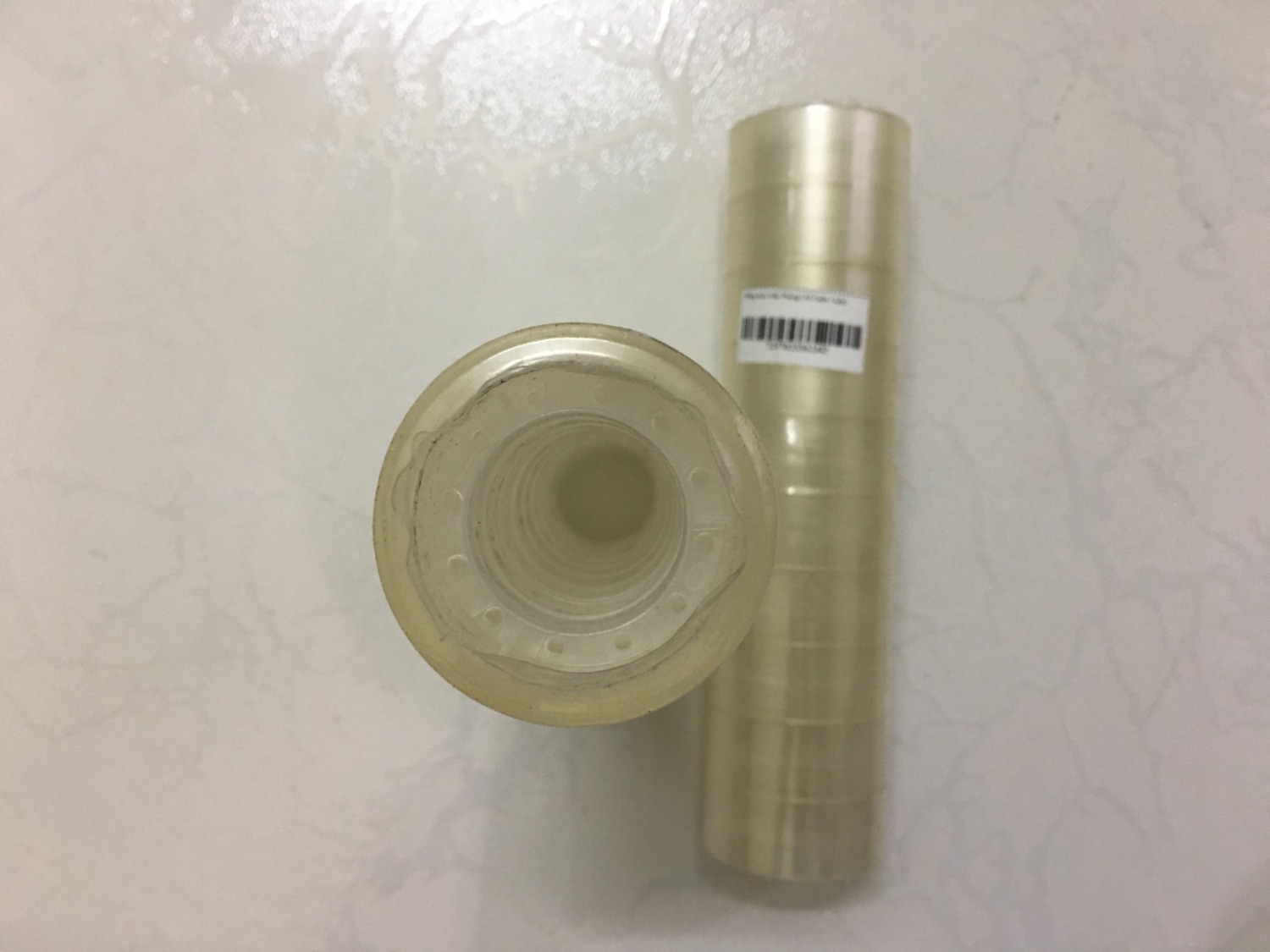 Mình mua 1 lần 2 lốc 20 cuộn,để dùng lâu dài,lần sau khong phải mua nữa,1 cuộn cũng khá dày,kiếm mua cũng lâu rồi nhưng giờ mới thấy