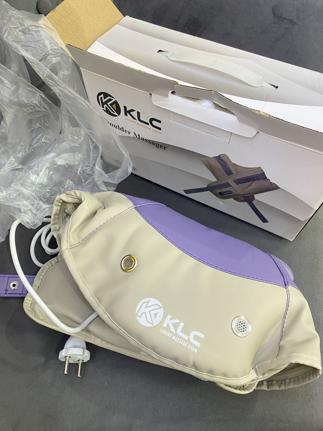 Sản phẩm rất oke luôn, da rất mịn và mát. Chế độ đấm rất êm tới 99 động tác đấm, tăng giảm mạnh nhẹ được luôn. Rất hài lòng về sản phẩm. 100 điểm luôn nhé