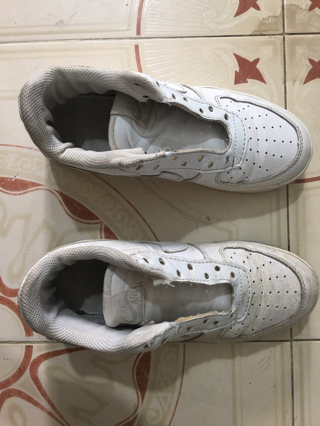 có sự khác biệt ko hề nhẹ giữa những chiếc giày
mng nên mua thử nhaaa sạch lắm í 
ko phí tiền đâu ạ💶💵