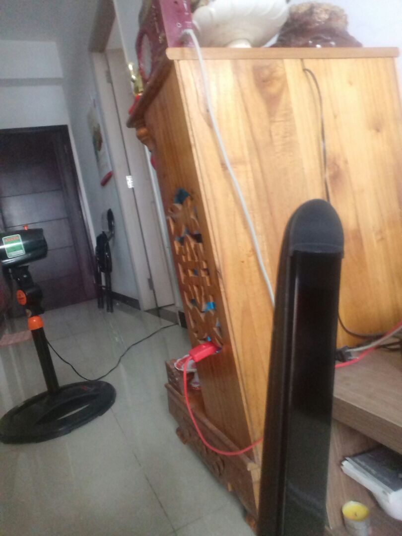 máy cầm vừa tay, chắc tay và nhẹ như mô tả. Giao hàng sớm hơn dự kiến, Hệ thống thông báo là thứ 5 mới tới nhưng thứ 3 đã giao tới nhà. Gói hàng đẹp, nhiệt lên đều và nhanh. Duy nhất có chi tiết mình không thích là: thông tin để lớp men phủ gốm nhưng khi chat với shop thì shop phản hồi đây là hợp kim cao cấp. Mình có để hình chụp thông tin bên dưới.