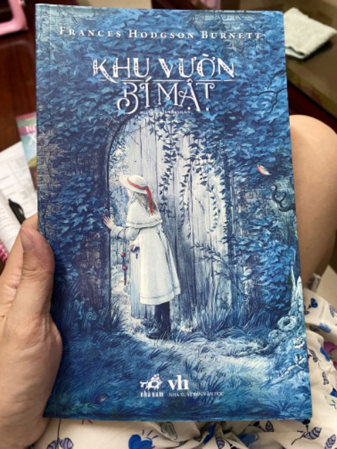 Bìa đẹp, đóng gói cẩn thận, giao hàng nhanh chóng đúng hẹn. Hy vọng đây là cuốn sách có nội dung hay giống như mình kì vọng