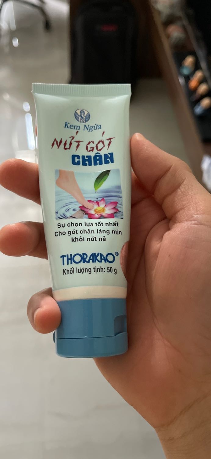 Hàng giao nhanh, đóng gói cẩn thận. Vừa mới sử dụng thử, không biết tác dụng ra sao nhưng mùi hơi hắc và khó rửa ra lắm. Hi vọng thodakao sẽ cải tiến để bớt hắc như bây giờ. Hàng giao nhanh, đóng gói cẩn thận. Vừa mới sử dụng thử, không biết tác dụng ra sao nhưng mùi hơi hắc và khó rửa ra lắm. Hi vọng thodakao sẽ cải tiến để bớt hắc như bây giờ.