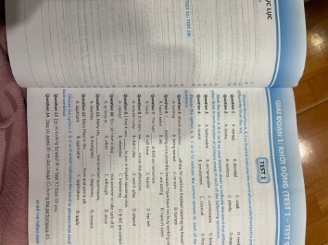 Mua hộ em thấy khá ổn, phần đáp án cực chi tiết nên mua nha.