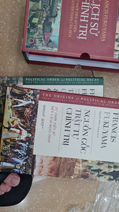 Sách được đóng gói cẩn thận, giao hàng nhanh, rách 1 chút ở góc