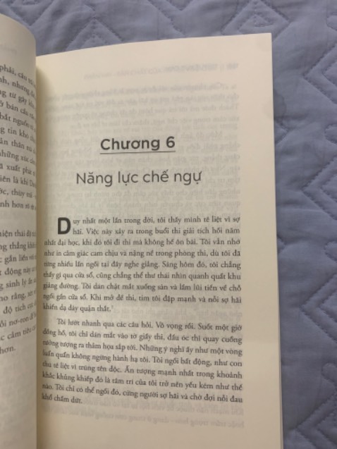 Sách lỗi chính tả nhiều quá, cảm giác như đọc sách giả. Nội dung sách thì hay và khá khó hiểu. Đóng gói sách ổn, sách khá dày Sách lỗi chính tả nhiều quá, cảm giác như đọc sách giả. Nội dung sách thì hay và khá khó hiểu. Đóng gói sách ổn, sách khá dày