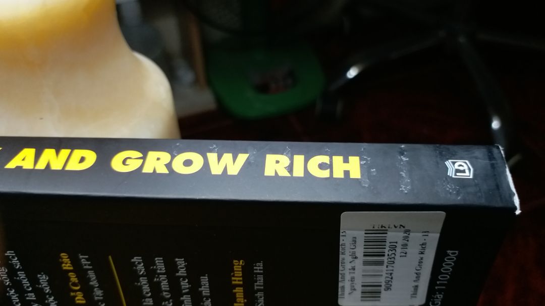 Sách nhận được trang bìa bị xước rất nhiều và xấu. Tiki làm tôi thất vọng về điều này!