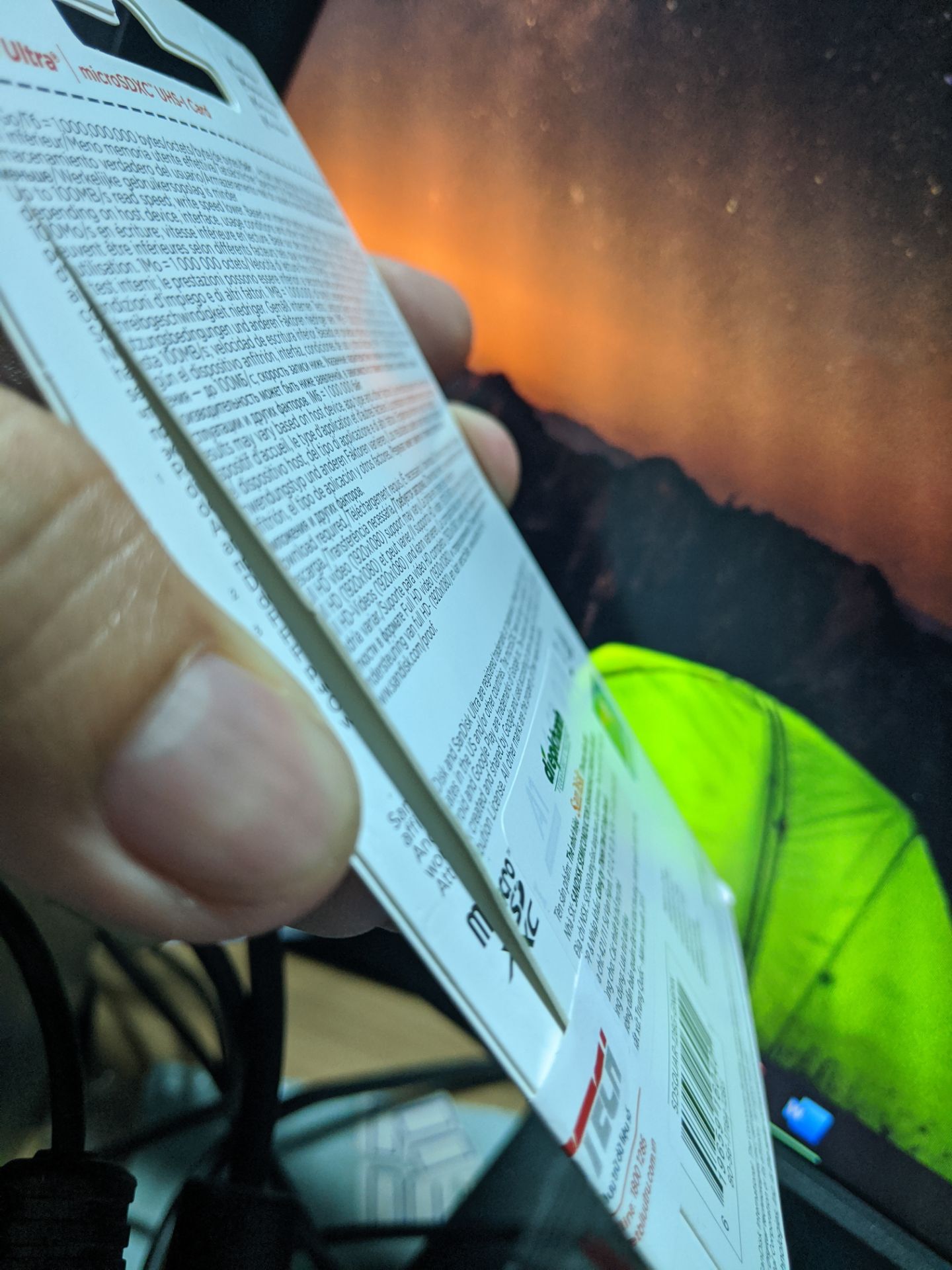 sản phẩm ko giống hình ảnh mô tả vì ko kèm adapter, đã bị rọc rồi nên ko biết phải hàng chính hãng hay ko. làm sao để biết hàng chính hãng?