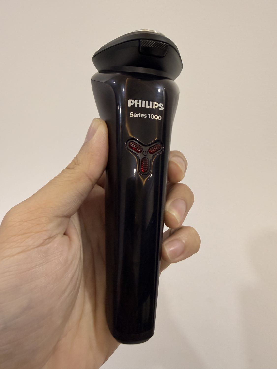 Máy xài tốt, cầm hơi nhẹ tay, mức độ hoàn thiện tạm ổn trong tầm giá.