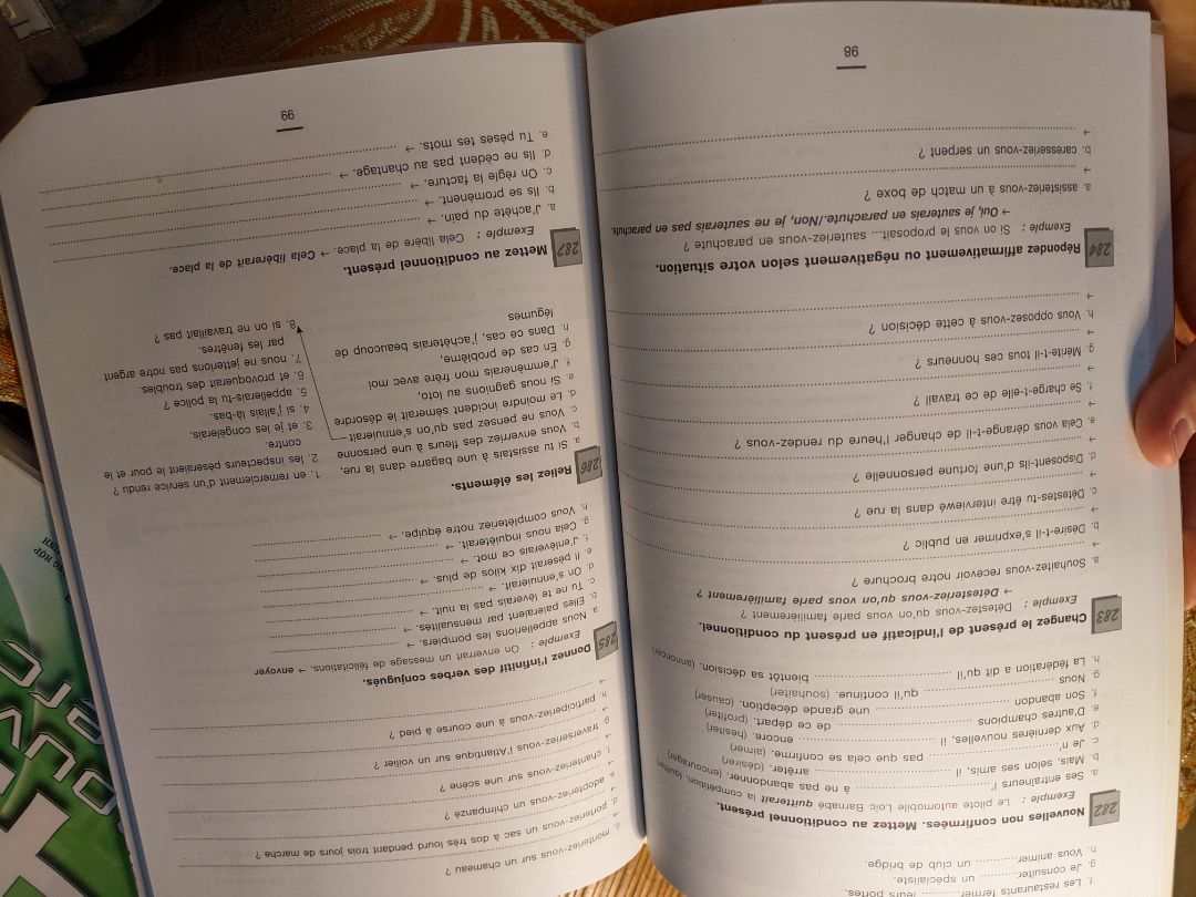 sách ổn, không bị lỗi, giao hàng đúng hẹn. tập trung 100% vào chia động từ, dành cho bạn nào đang bị yếu chia động từ như mình