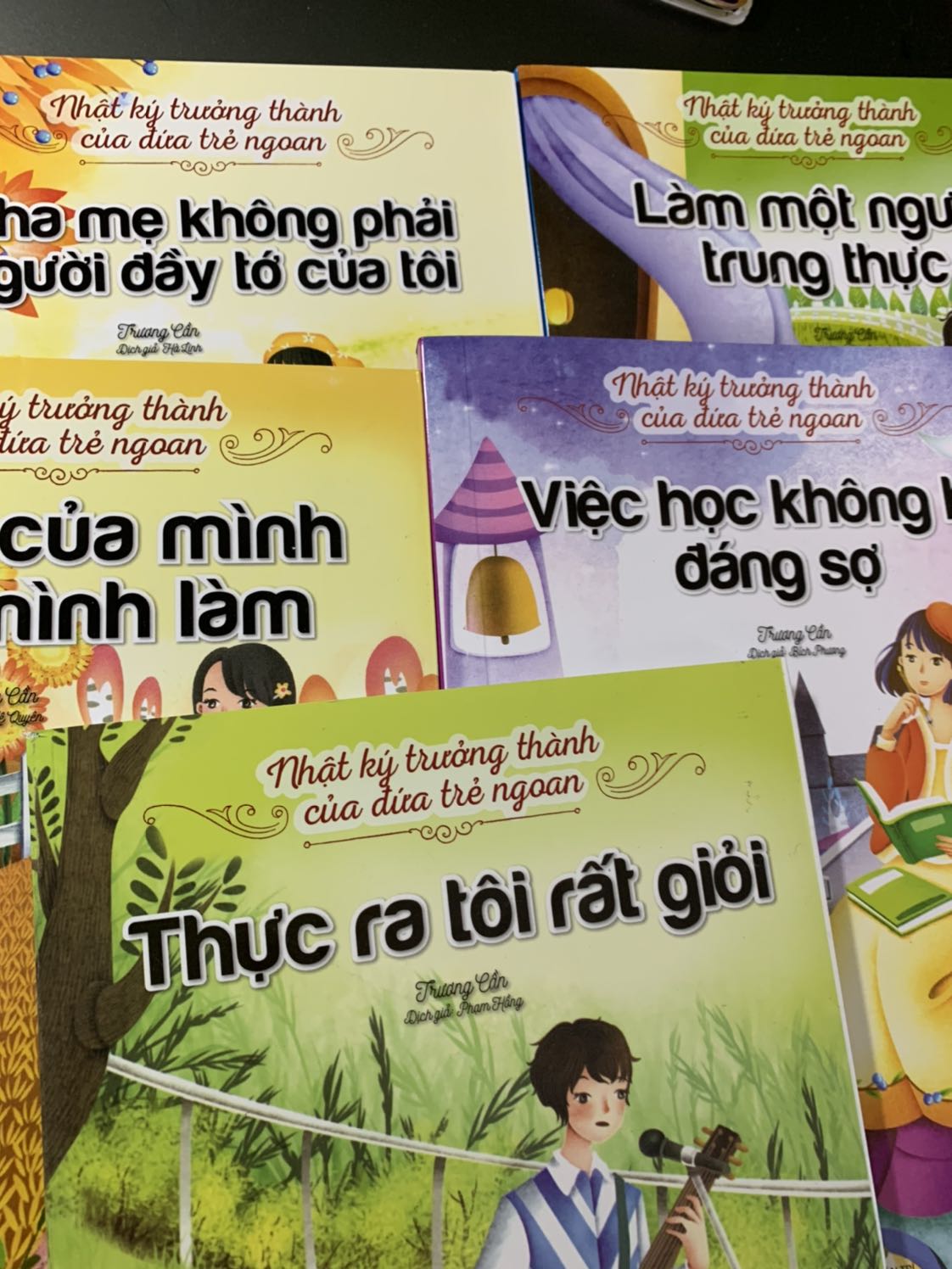 Sách in rõ ràng, giấy trắng tinh rất đẹp