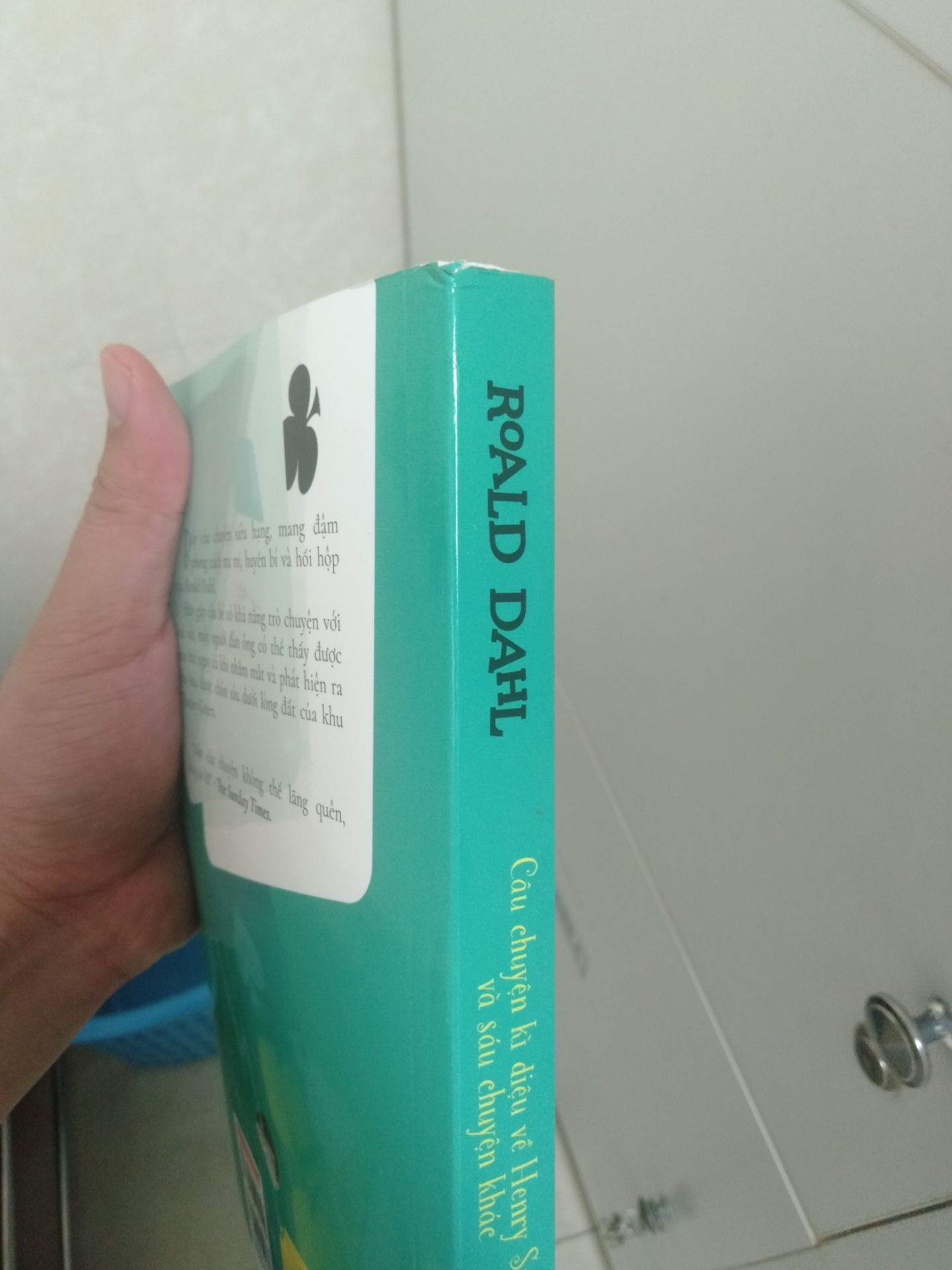 gáy sách chất lượng chưa được tốt tổng thể chung cũng khá ổn gáy sách chất lượng chưa được tốt tổng thể chung cũng khá ổn