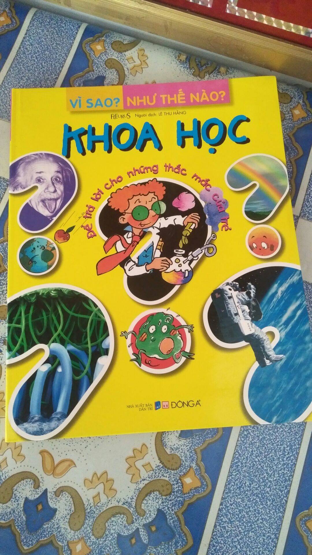 rất hữu ích, bổ sung nhiều kiến thức cho trẻ em. màu sắc tưới sáng.