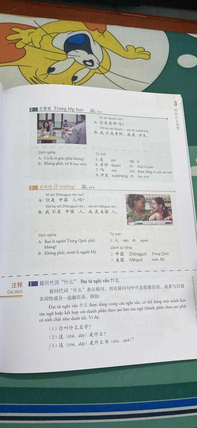 Hàng đóng gói rất đẹp. Quả nhiên người bán đã gửi gắm rất nhiều tâm tư và tình cảm trong lúc gói hàng. Hộp không có dấu hiệu bị móp, chứng tỏ bộ phận vận chuyển đã nâng như nâng trứng, hứng như hứng hoa. Xin nghiêng mình cảm ơn vì tất cả.