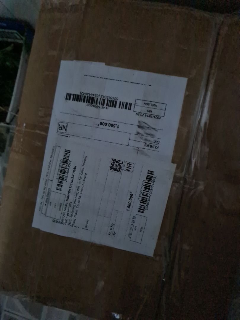 giao hàng chậm nhưng chấp nhận được do dịch, đóng gói kỹ, có tặng 2 gói gel nhỏ, bao bì đẹp phù hợp làm quà, uống giống vị táo không có vị nha đam, về tiêu chuẩn sức khỏe thì dùng 1 thời gian mới cảm nhận được. Tuy nhiên, đợt này tôi đánh giá 2 sao vì thái độ shipper. Thái độ người này giao 3 lần rồi không hài lòng chút nào.Nếu đặt hàng lần sau mà gặp shipper này giao thì tôi trả hàng không nhận.