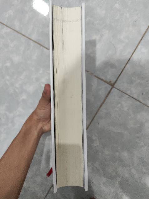 300k và tiki gói một quyển sách cũ vào hết cứu luôn sách thì chả có shield còn gãy góc rồi bẩn nữa😔😥