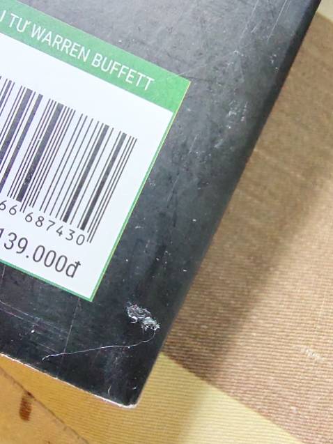 Mình không phải là một người khó tính, nhưng lần này thật sự thất vọng về sách của Tiki. Nội dung sách, hiện tại mình chưa đọc nên cũng chưa có ý kiến. Nhưng còn về bao bì thì mình đánh giá không tốt, sách giao cho mình như sách cũ vậy í, còn dính keo nữa. Đây là đơn sách đầu năm, mình mong chờ quá trời, đến lúc khui hộp nhận sách thì tụt mood không phanh. Mình mong rằng Tiki sẽ cải thiện vấn đề này!