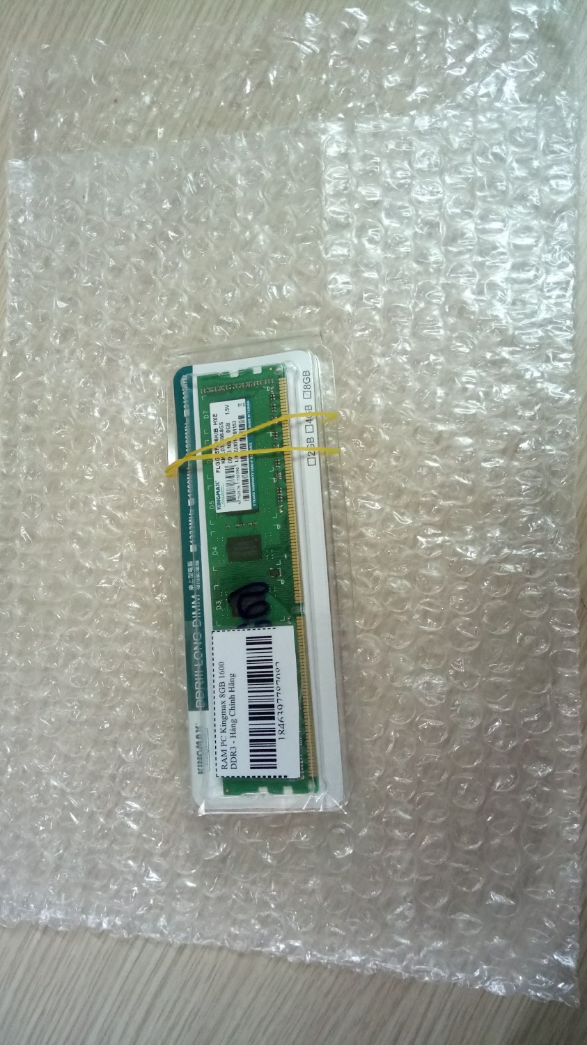 Sản phẩm không có hộp ngoài như mọi lần mình mua Ram. Thấy để hàng chính hãng. Bỏ vào dùng thấy cũng khá ổn. Chưa thấy có vấn đề gì, hy vọng dùng tốt.