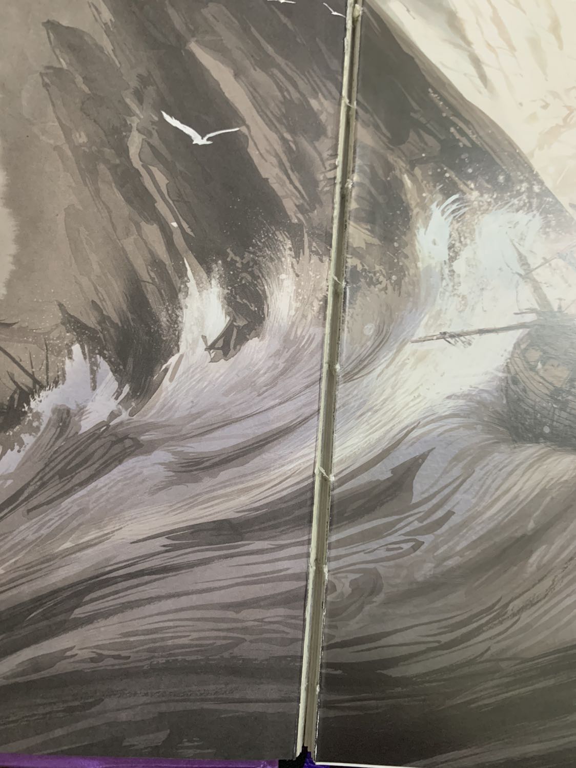 Sản phẩm đã qua sử dụng gáy sách bung hết cả khi mình nhận được hàng thì bên ngoài quyển sách được bọc bởi 1 lớp nilong chứ không có seal thật sự rất rất thật vọng mình đã liên lạc lại với tiki để đổi sản phẩm mới thì có người đến lấy hàng nhưng đến hiện tại đã gần 1 tuần rồi mình vẫn chưa nhận được sản phẩm mới ủa như vậy nghĩa là sao cần 1 lời giải thích đơn hàng sách mua mấy trăm nghìn mà giao cho sách cũ như thế này hỏi xem có chấp nhận đc k   ??????