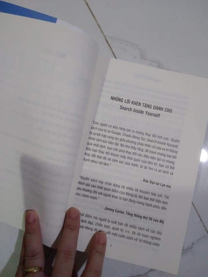 Có duyên lắm luôn, bỏ trong giỏ hàng gần cả tuần, phân vân vì dù giảm cũng gần 100k, thế mà sâng sớm ngày đẹp trời 6/11 mở lên giá chỉ 22k và phí giao hàng 14k! OMG, lụm liền ngay và luôn, cứ như tâm linh bắt mình phải đọc bằng bất cứ mọi giá ấy hihi!Chưa kể sáng đặt là chiều có anh đẹp trai tới giao hàng luôn! Chờ gì mà ko đọc ngay và luôn nhở! Cảm ơn tiki và cái duyên với quyển sách này lắm luôn