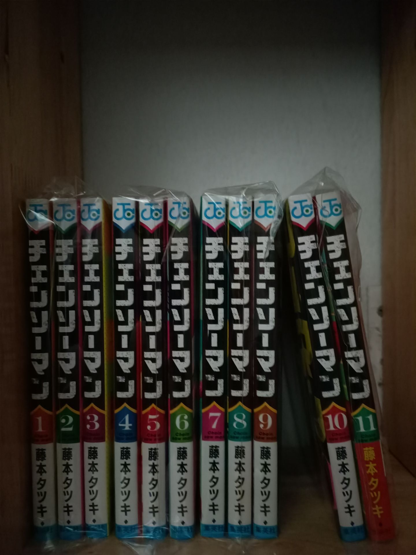 Chainsaw Man đã có mặt tại Tiki rồi. Giá rất ổn và Tiki vận chuyển truyện cho mình trong mùa dịch rất nhanh chóng nữa. I love Tiki❤