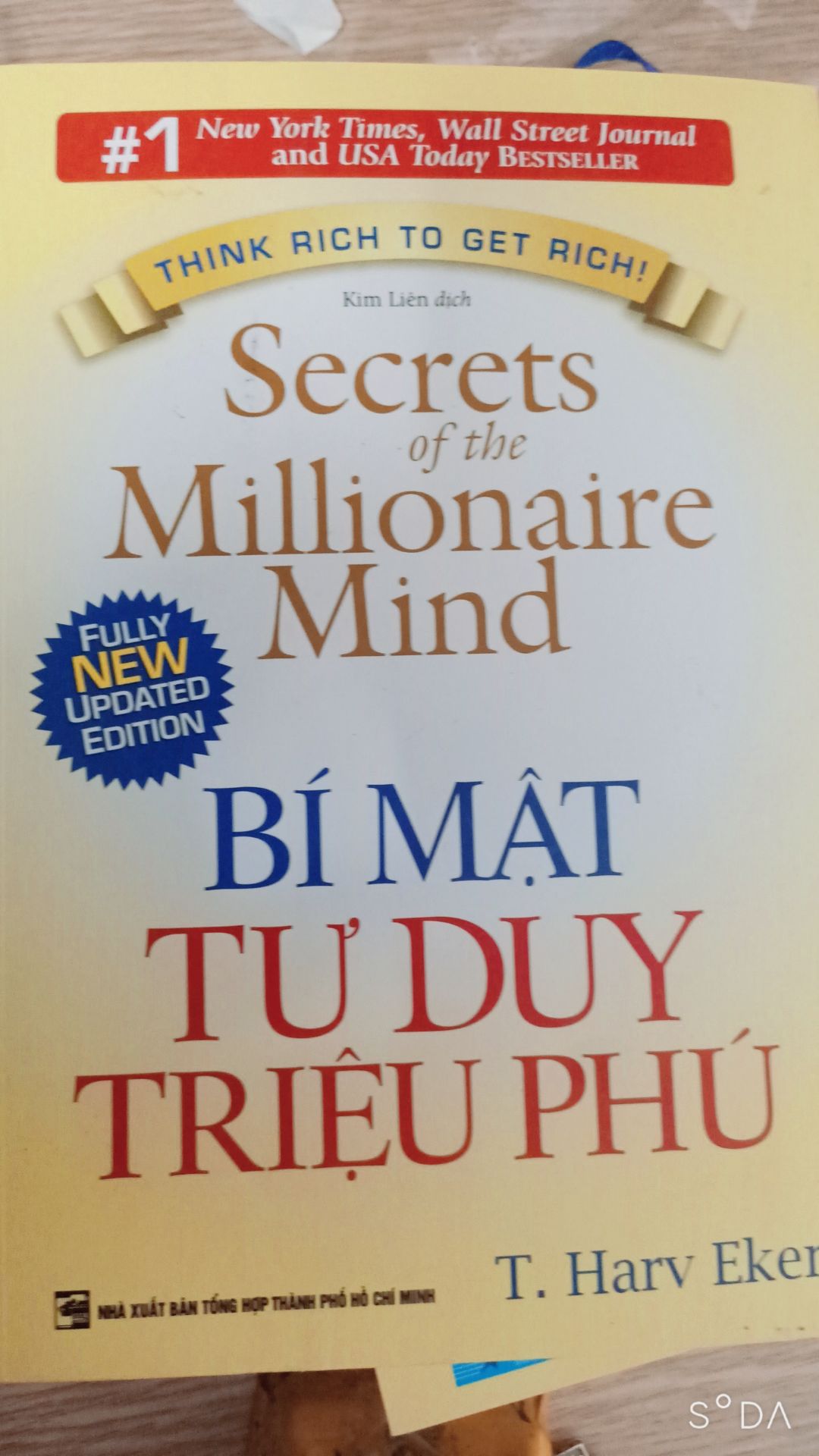 tôi tin tưởng tuyệt đối vào tiki, tôi đã mua trên 30(ba mươi ) quyển sách cực quý của tiki, cuốn nào cũng mới , đẹp , thơm mùi giấy mới, bọc gói rất cẩn thận,quan trọng hơn tất cả là nội dung của hơn 30 cuốn sách quý của tôi rất rất hay và ý nghĩa về kinh tế, về cuộc sống về sức mạnh của tiềm thức, và sở thích đọc sách của tôi đã thay đổi cách nhìn,thay đổi cuộc sống của tôi tốt hơn mỗi ngày. bạn nào muốn ảnh thực tế mình chụp cho nhé, và đây chỉ là  1 vài quyển sách quý đại diện cho khối tài sản kiến thức của tôi. tôi biết ơn và cảm ơn tất cả các nhà xuất bản đã xuất bản ra những cuốn sách quý mà tôi đang sở hữu. tôi biết ơn và cảm ơn  và biết ơn tiki đã bán sách cho tôi, tôi cảm ơn và biết ơn anh ship đã giao hàng cho tôi cực nhanh và giữ gìn tài sản cho tôi. tôi biết ơn và cảm ơn vì tôi đã tốt hơn rất nhiều nhờ vào việc đọc sách.