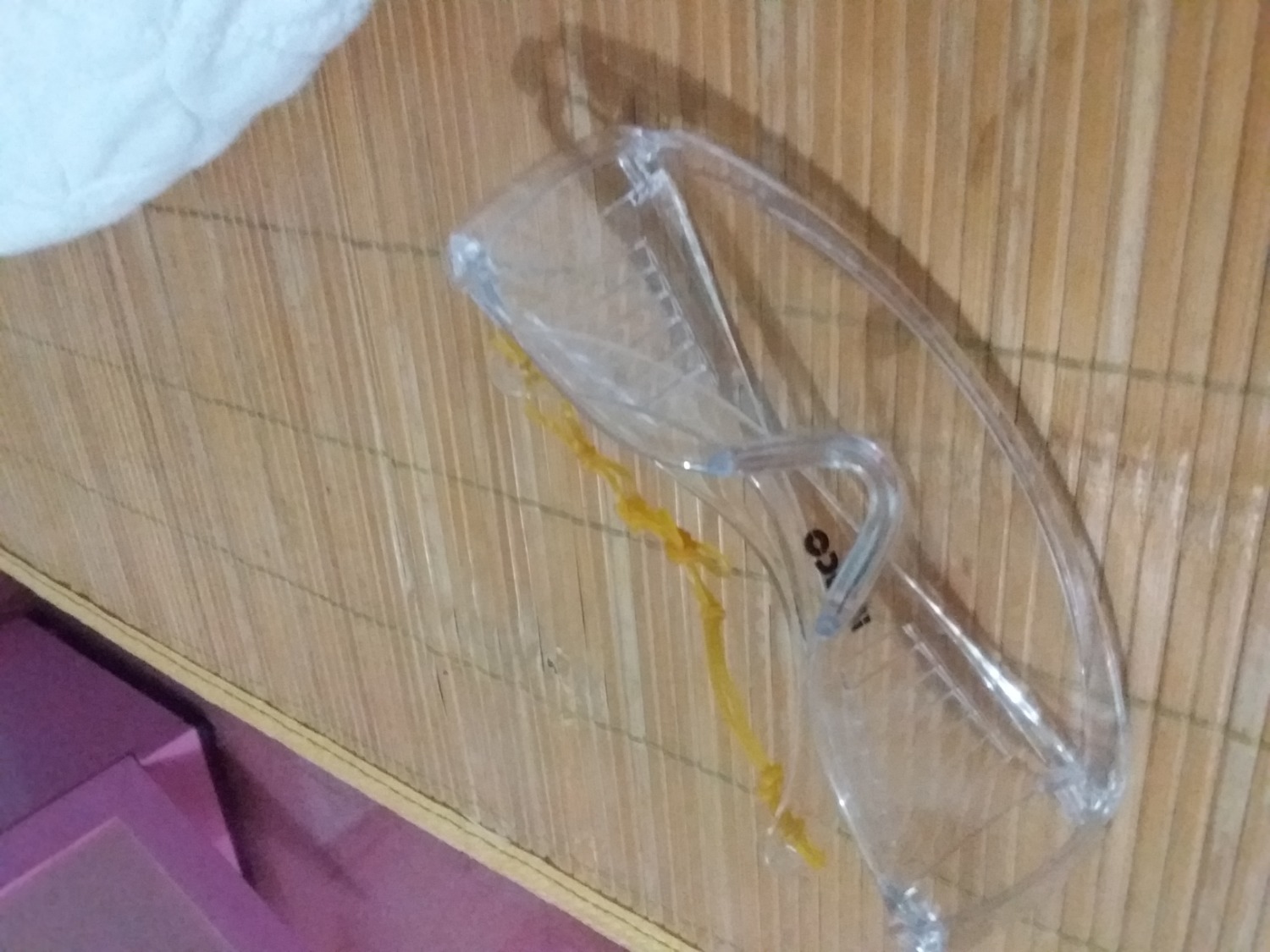 Sản phẩm kém chất lượng.ko nên mua hàng qua mạng.bỏ công đi mua trưc tiếp được hàng ưng ý