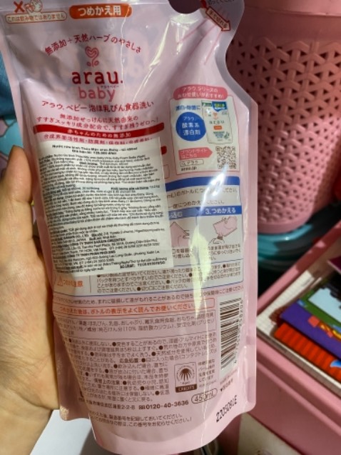 Giao hàng nhanh, đóng gói cẩn thận, sản phẩm có tem phụ tiếng Việt, có tem chống hàng giả nên mình yên tâm sử dụng cho bé