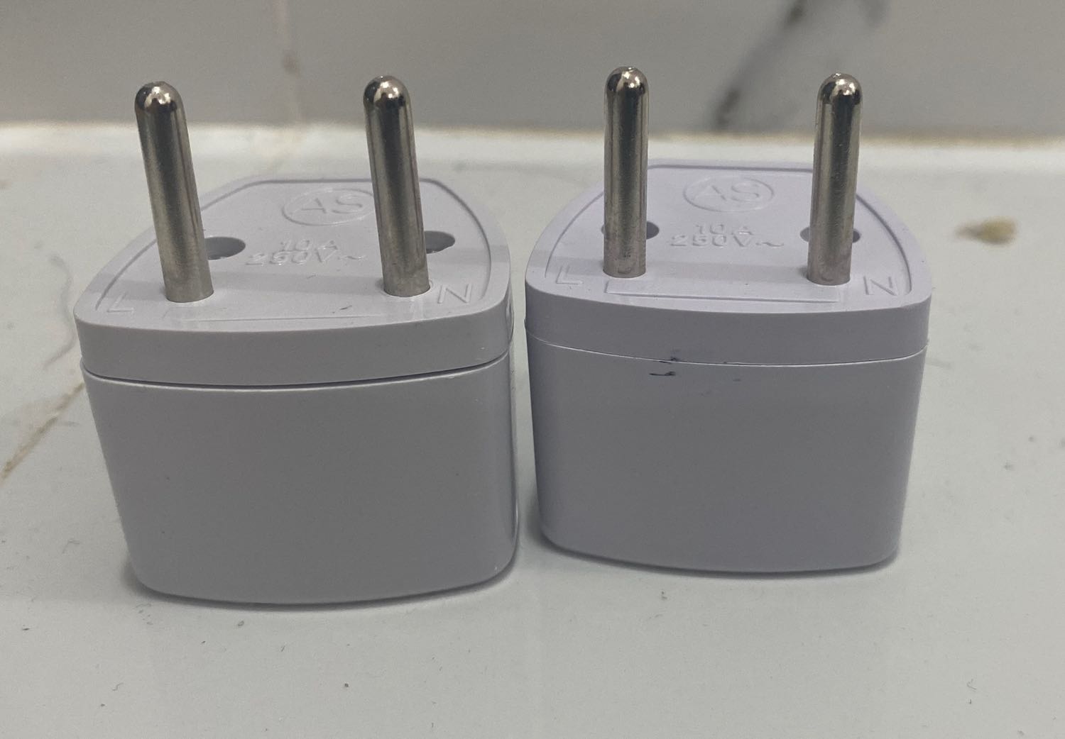 Giao hàng nhanh, đóng gói cẩn thận. Hang có vẻ đã bị bóc tem và hơi bị hở nhứng vẫn sư dụng tốt ok k có vân đề về hiện tượng nóng khi sạc ok tạm ổn