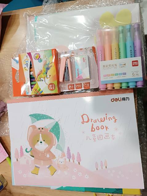 Giá hợp lý, giấy nhiều màu sắc, dày dặn mịn đẹp