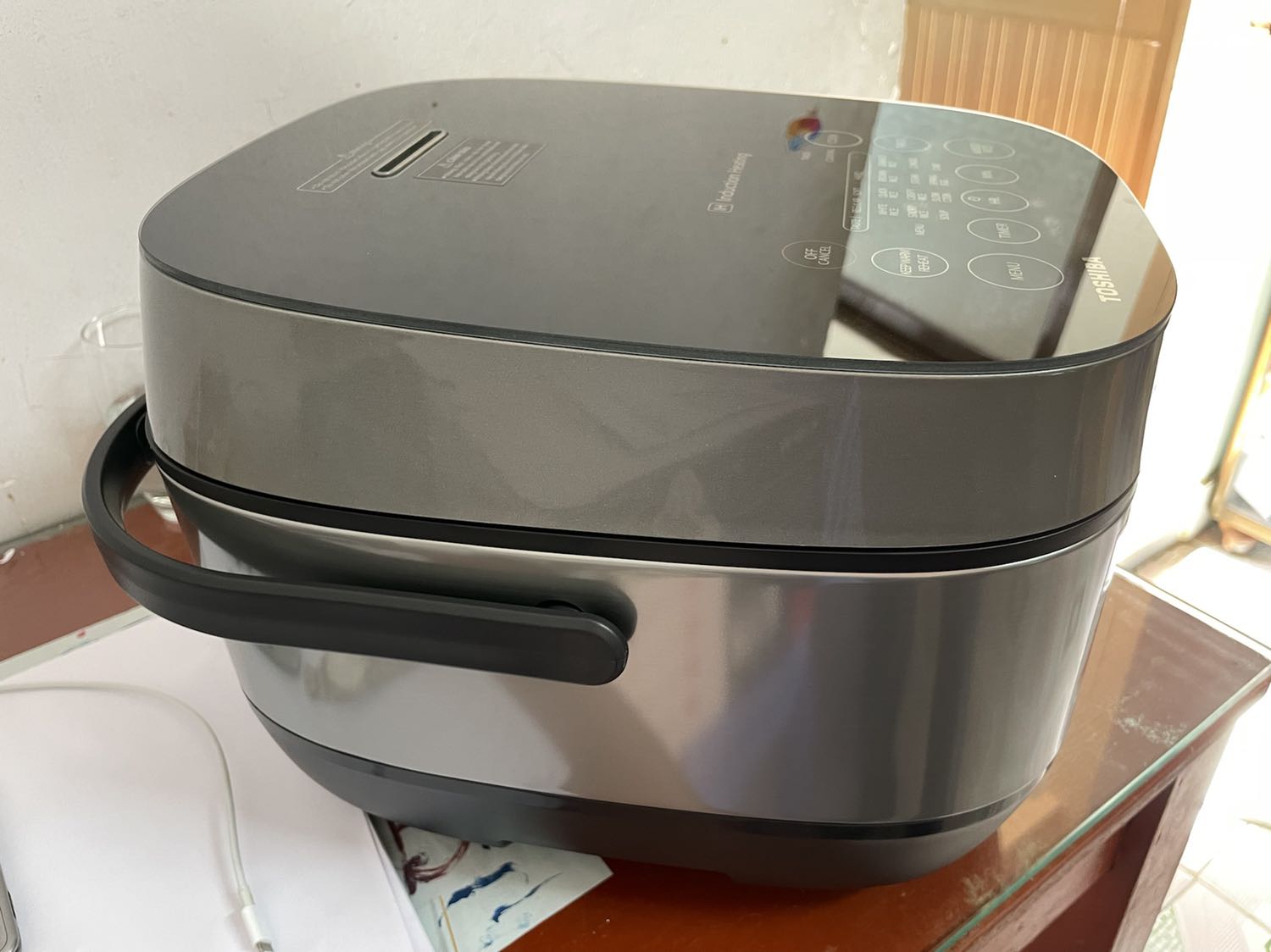 Nồi cơm nhìn bắt mắt và được đóng gói cẩn thận. Tuy nhiên, nhân viên giao hàng còn chưa được tốt khi giao tiếp với khách hàng.
Tôi vẫn đánh giá sản phẩm này 5 sao và hy vọng đội ngũ giao hàng cần chuyên nghiệp hơn.
Nồi cơm điện cao tần này có bền hay không thì phải xem một khoảng thời gian sử dụng nữa mới đánh giá được.