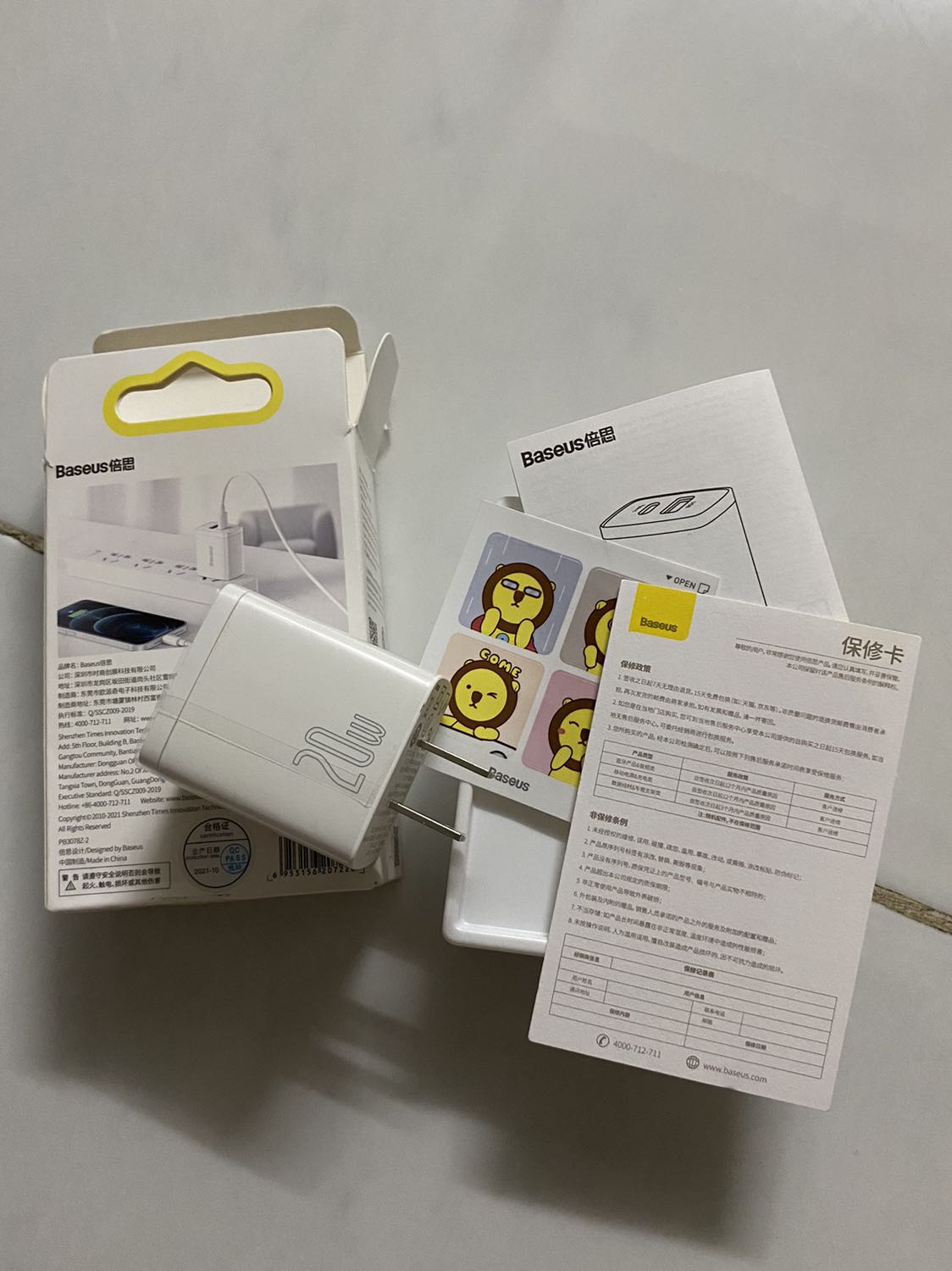 Giao nhanh, đóng gói ok, xài 1 thời gian r mới nx, thấy khá ok, mình xài với dây của cùng hiệu và tương thích ip11 luôn thấy ổ USB sạc nhanh, còn typeC dùng với dây sạc kèm của ip11 thì chậm hơn chút do output có 18w thôi, à và do cả cục sạc có 20w nên nếu sạc 2 đt cùng lúc thì cái nhanh cái chậm, bữa quên cắm cả 2 xong hồi théc méc ủa sạc nãy giờ mà 1 cái nó lên pin lâu quá trời, rút 1 cái đã sạc đầy ra nó lên lẹ liền =))) củ không quá nóng, hộp nhám nhám cầm đã tay, có mã QR ktra chính hãng, tặng sticker nựa =)) nói chung là hài lòng 😌👌