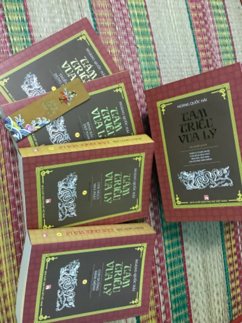 Hài lòng, sách đẹp, đọc vừa cuốn, vừa có dễ nhớ những thông tin.