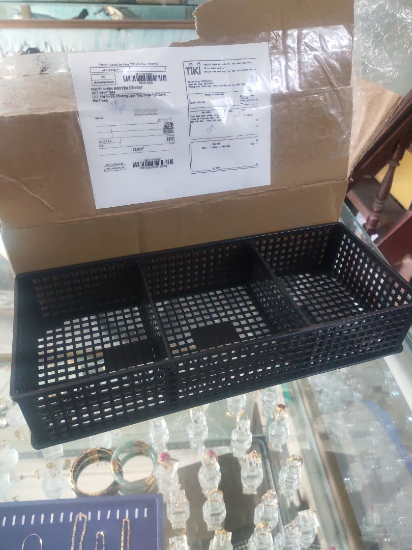 mua một đằng gửi hàng một nẻo!!
cạn mẹ lời luôn.làm ăn như sít.