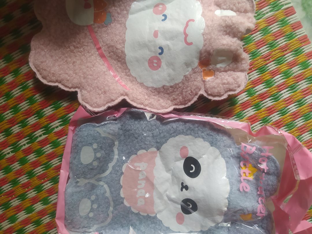 shop giao hàng nhanh lắm luôn ạ, mới đặt mấy hôm đã nhận rùiii, túi chườm cute hình như ảnh luôn ạaa, sẽ ủng hộ shop lâu dài