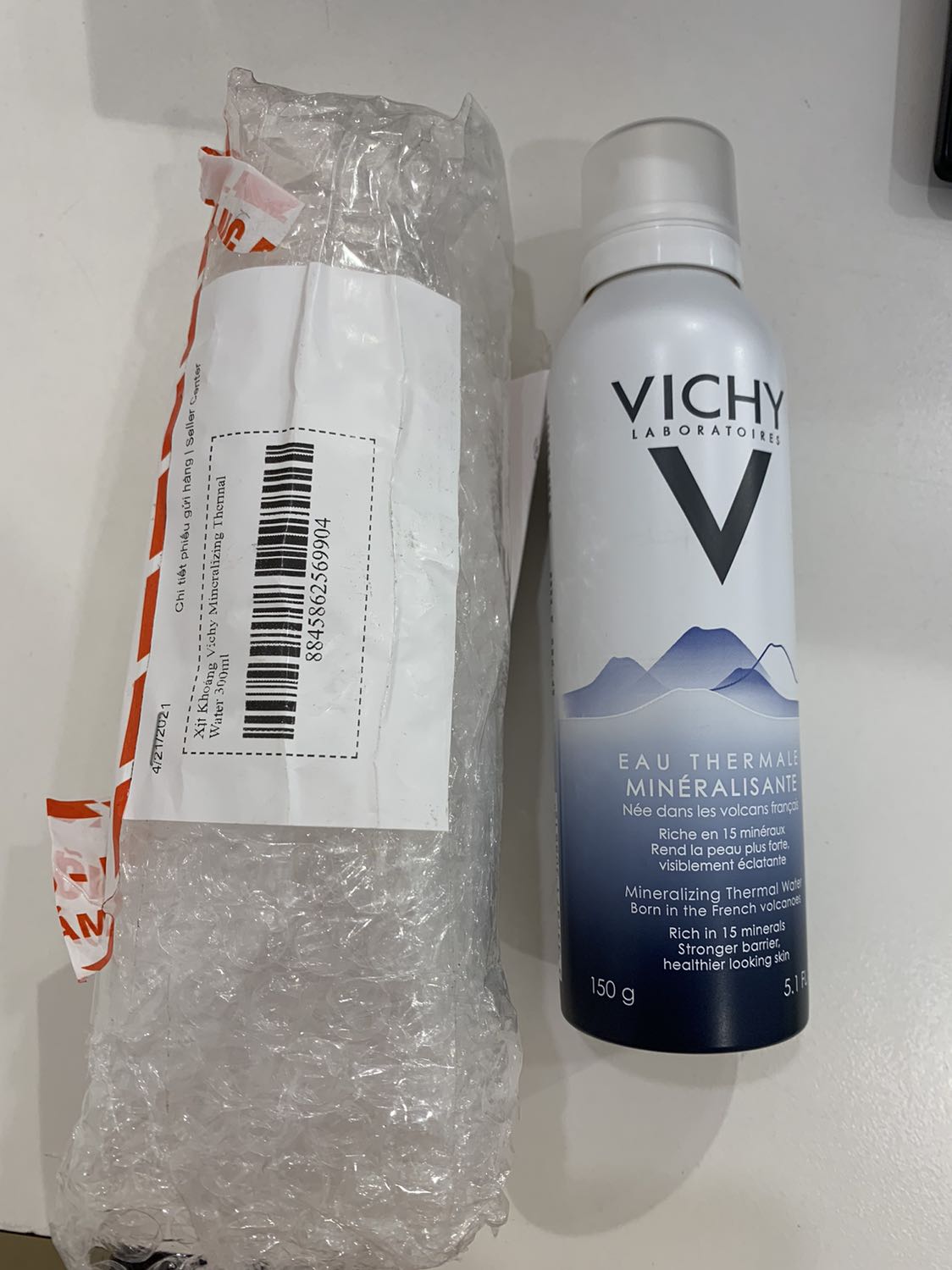 Đặt hàng 300ml nhưng giao hàng 150ml. Mua hàng ở tiki nhiều lần mà lần đầu thất vọng như thế. Thực sự rất mất thời gian để đổi trả sản phảm. Gửi *** cho cskh thì rất lâu mới được phản hồi.