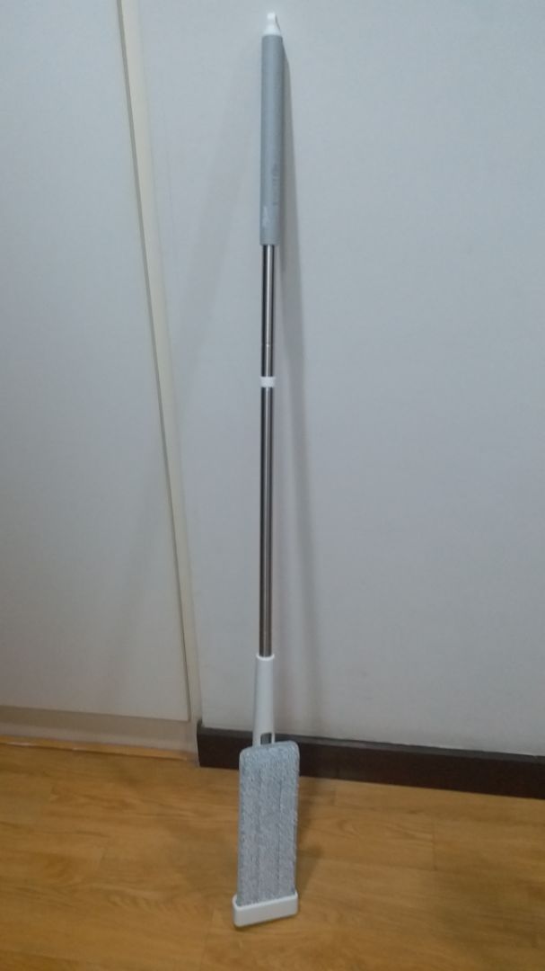 Không hiệu quả như mình nghĩ. Đối với sàn ướt do bị đổ nước nhiều thì phải vắt cỡ hơn 10 lần mới vắt khô tương đối giẻ lau được. Được cái là để gọn và tiện hơn dùng loại có xô vắt hơn một chút nếu cần lau chỗ nhỏ, hẹp, và thấp. Nếu để lau cả nhà thì mình sẽ không dùng cây lau này, còn lau góc hay đổ nước nhỏ thì có.