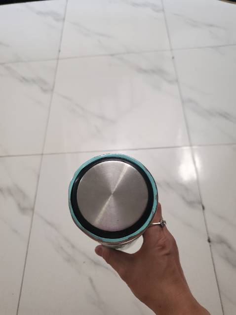 Giữ nhiệt hơn 3 giờ . Dễ tróc sơn. Nắp mặt trên dễ bị bong. Sản phẩm dùng ok.hàng đẹp. Giữ cẩn thận sẽ dùng bền.