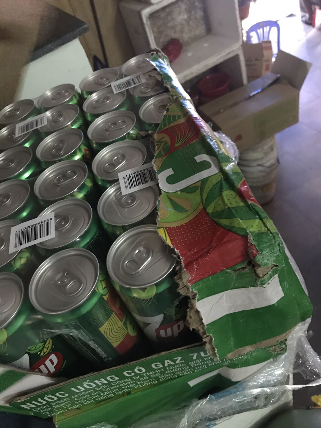 Tệ kinh khủng mua 2 thùng, thùng bên trên móp. Thùng dưới thì xì nước thúi rùm còn bị móc hết 2 ***. Chỉ vì chủ quan tin tưởng giao hàng bên tiki mà giờ thay đổi ngậm ngùi ko đổi được thôi. Làm ăn mất uy tín quá. Từ giờ là phải kiểm hàng mới dám nhận. Mất hết niềm tin vào tiki. Kiểu này sao giữ được khách. Tệ hết sức