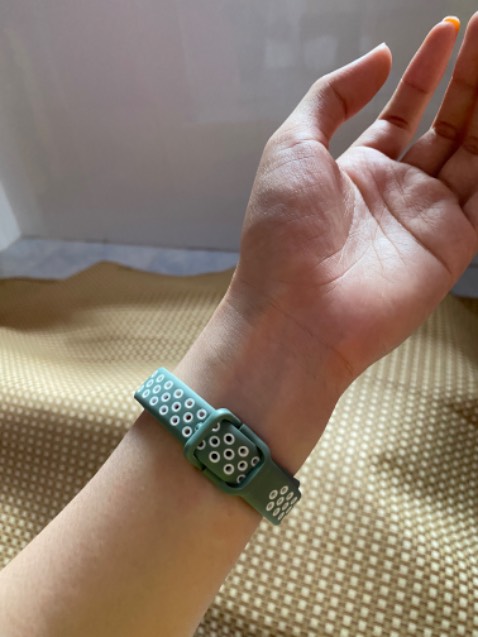 Màu đẹp, giao nhanh đúng mẫu, so với dây gốc thì chất liệu hơi cứng hơn, nhiều lỗ mà khó gài vô lỗ để cố định dây