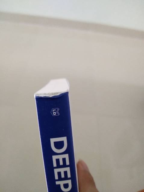 Túi bọc hàng bị rách,sách cũ ,sờ mặt sách thì rất nhiều bụi,không bọc bookcare nên sách bị nhăn đầu góc do va đập lúc vận chuyển. Bán hàng cho khách mà chỉ biết lợi nhuận mà không chú trọng vào sản phẩm khi giao đến người mua. Thái độ phục vụ không chuyên nghiệp,không đáng mua.