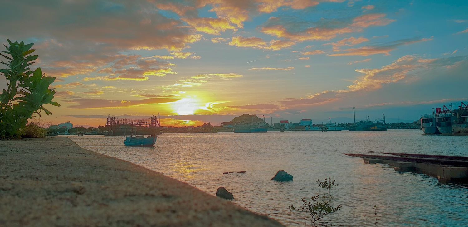 Rẻ , gọn, đẹp , chắc chắn ,thơm 
Được tặng cái móc khoá rất dễ thương 
Cảm ơn shop !