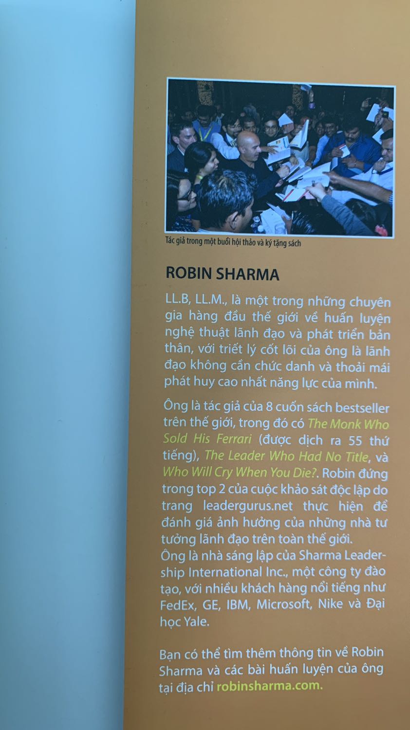 Về Tiki: fast and very good :)))
Về sách:
- mình thích thiết kế bìa, rất có điểm nhấn
- nội dung thì mỗi bài là một bài truyền cảm hứng (kiểu như tư duy cá nhân). Cái hay của mỗi bài là không quá dài(khoảng 1*** chữ), sẽ khiến những bạn mới làm quen với việc đọc sách không bị nản.
- cách trình bày có điểm nhấn ở những câu nói quan trọng sẽ giúp người đọc lưu tâm được câu nói
- còn lý do mình cho 4 sao thì hầu như đa số các bài đều có có cách dẫn nhập giống nhau, với mình thì hơi nhàm chán. Điều nữa là nếu như có một bài tổng kết cũng như chỉ cách cho bản thân mỗi người phát triển nội lực thì sẽ hoàn thiện hơn so với việc chỉ kể ra những câu chuyện.